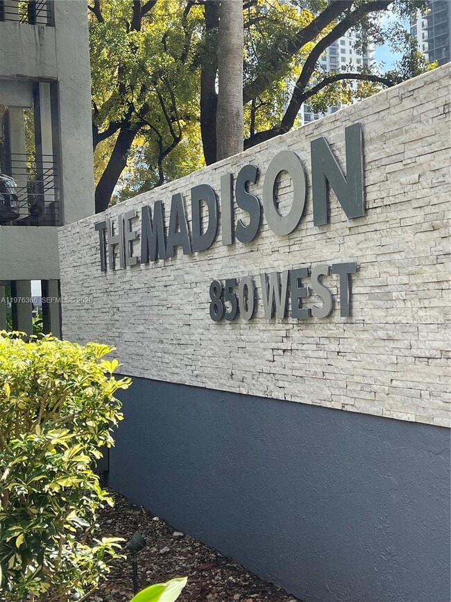 Building Photo - 850 N Miami Ave