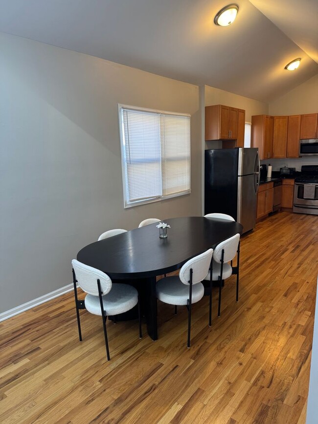 Building Photo - Noble Square Short-Term Rental 3BD 2BA