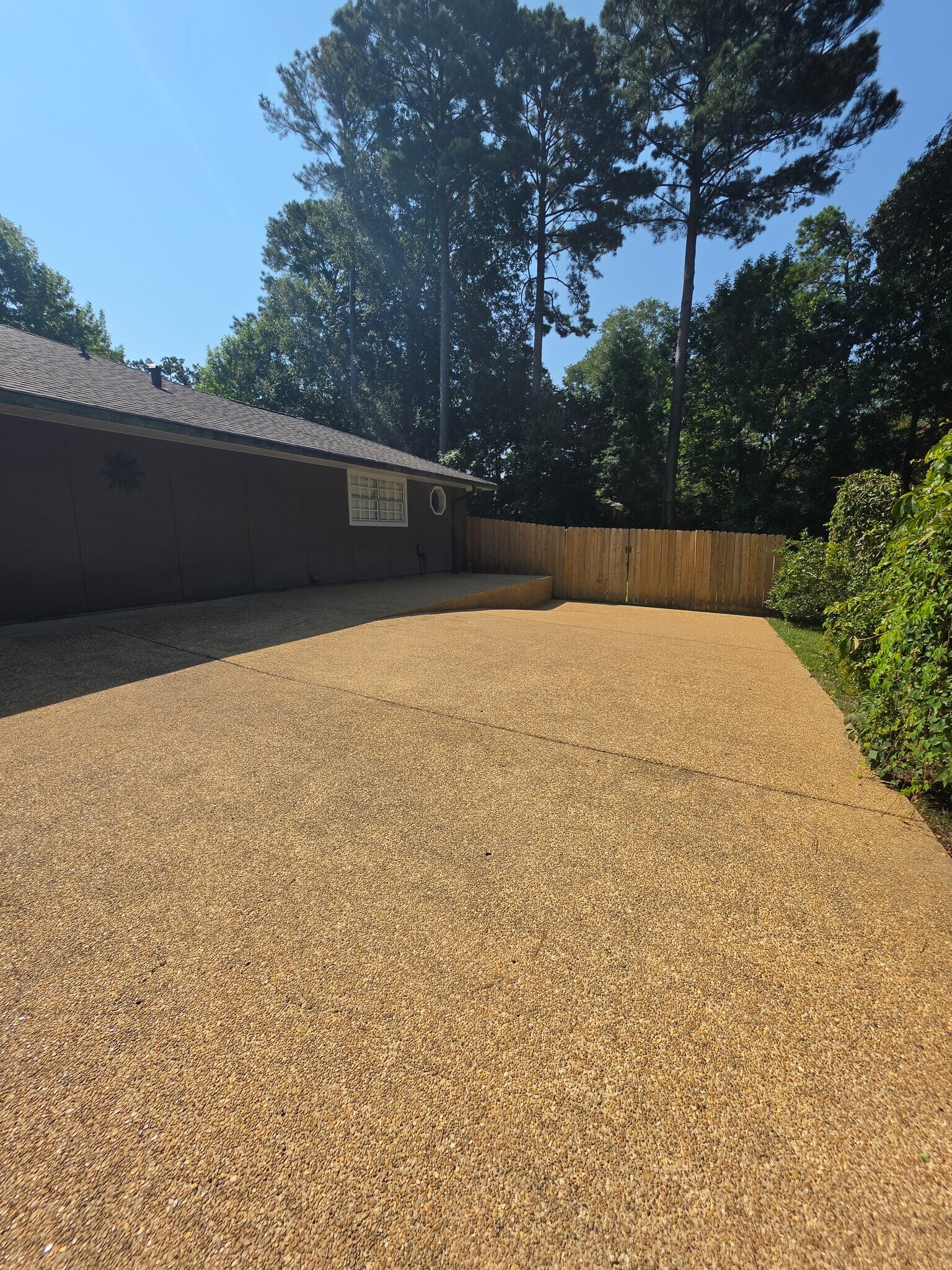 Building Photo - 307 Lakeside Dr