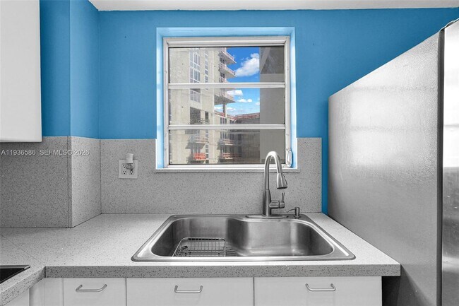 Building Photo - 3301 NE 5th Ave