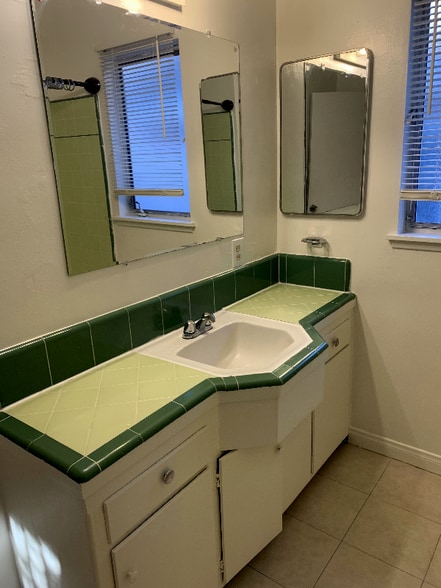 Building Photo - 1850 La Brea Ave