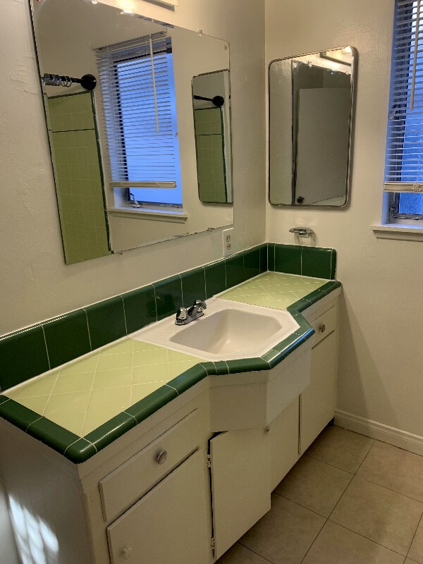 Building Photo - 1850 La Brea Ave