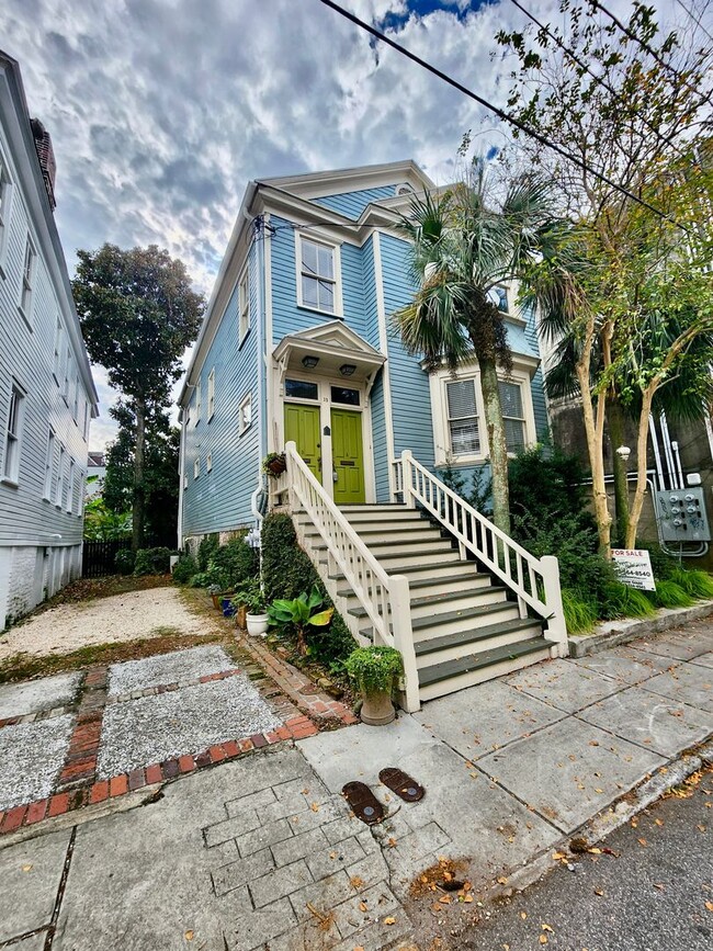 Building Photo - Beautiful, furnished, historic home just s...