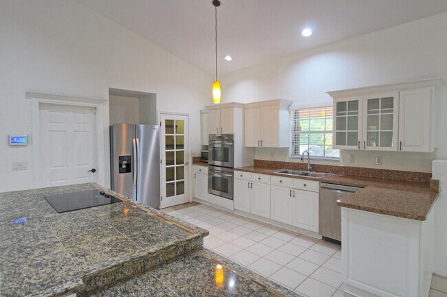 Building Photo - 10690 Barn Rd