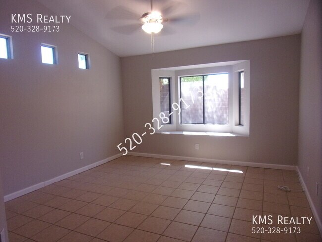 Building Photo - 3 Bedroom 2 Bath- 10048 E Desert Aire Driv...