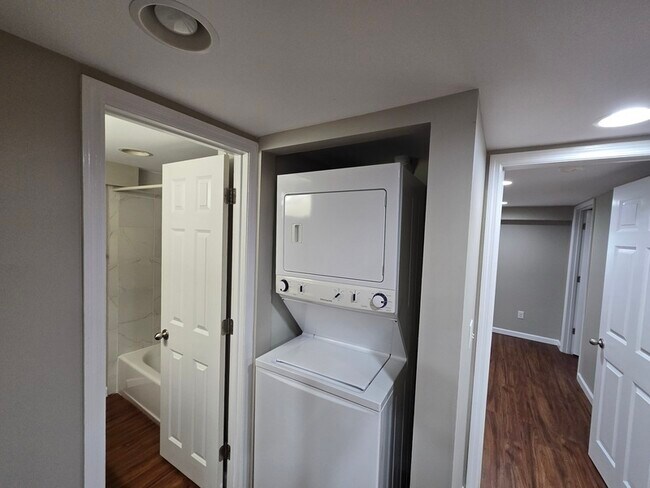 Building Photo - 4094 University Dr