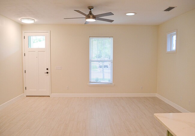 Building Photo - Gorgeous remodeled 3-bedroom, 2.5 bath hom...