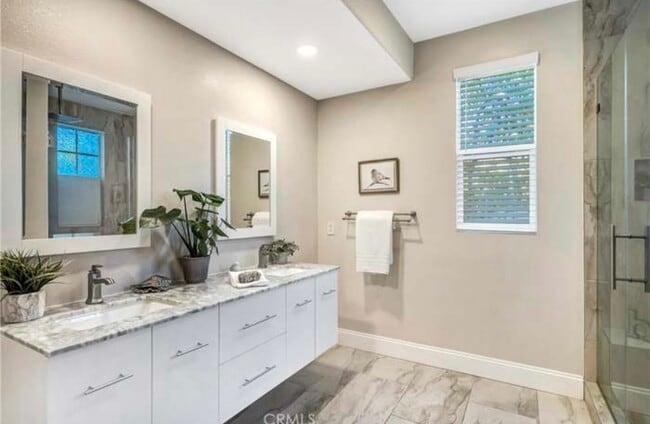 Building Photo - 16 Shelburne St