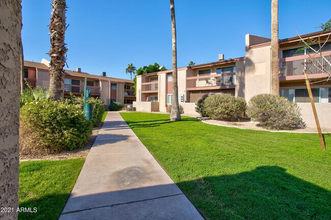 Building Photo - 7550 N 12th St