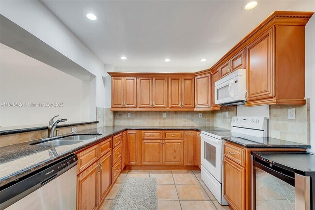 Building Photo - 151 Crandon Blvd
