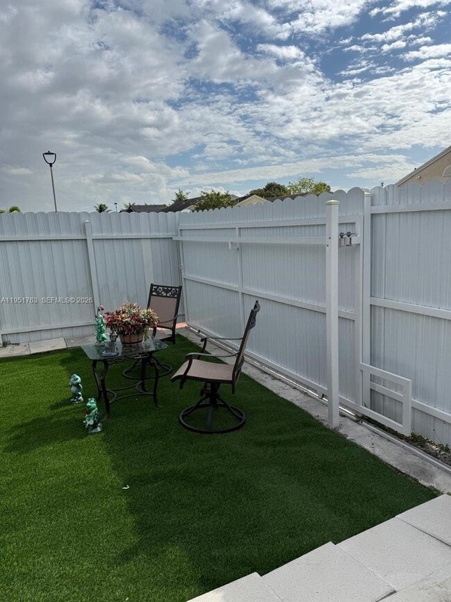 Building Photo - 1041 SW 111th Ave