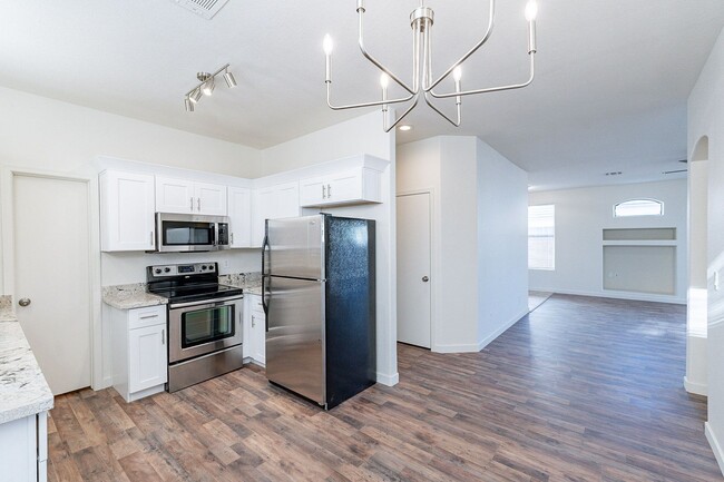 Building Photo - Move right in to your dream home!