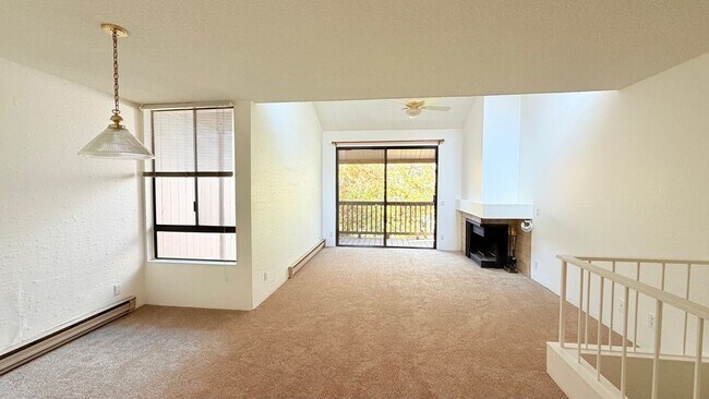 Building Photo - 2101 Shore Line Dr