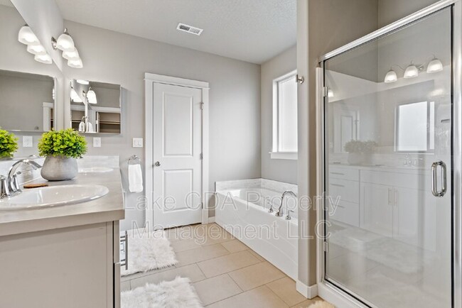 Building Photo - 5673 W Rockingham Dr