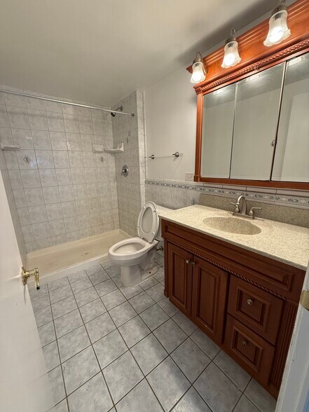 Building Photo - 4230 N Marine Dr