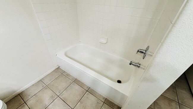 Building Photo - 2316 Tedesca Dr