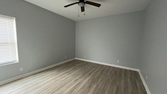 Building Photo - 217 Overcup Dr