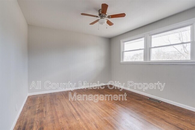 Building Photo - 209 Rhine Dr