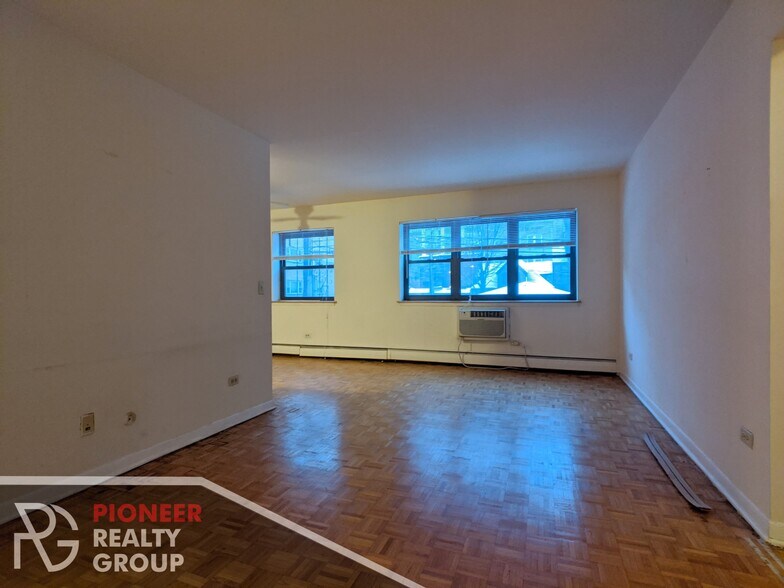 Primary Photo - 510 W Briar Pl