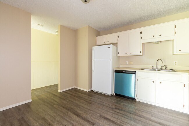 Building Photo - 1421 W Lillian St