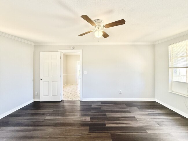 Building Photo - 7111 Onyx Dr N