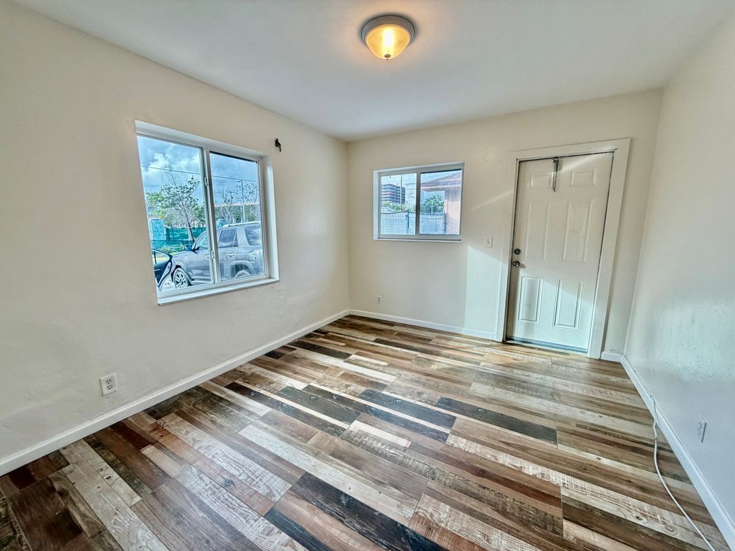 Building Photo - 1821 N 17th Ct