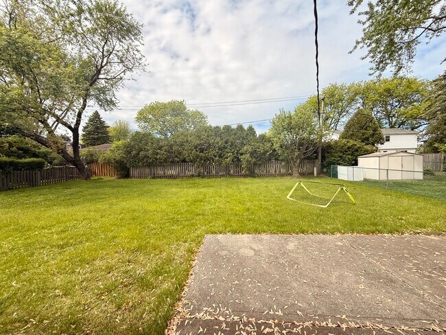 Building Photo - 1046 Crestfield Ave