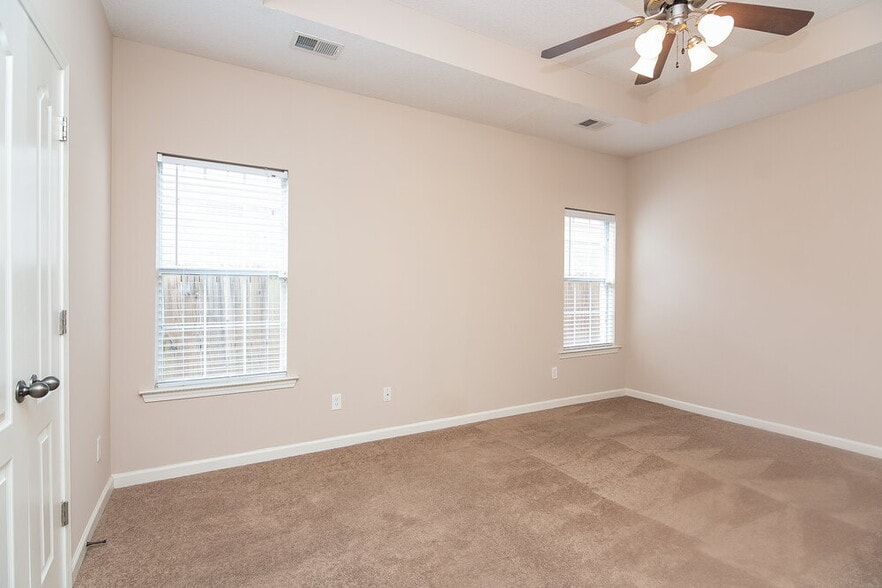 Building Photo - 1506 Lawson Dr