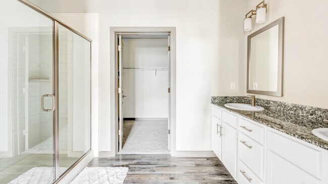 Building Photo - 215 Columns way