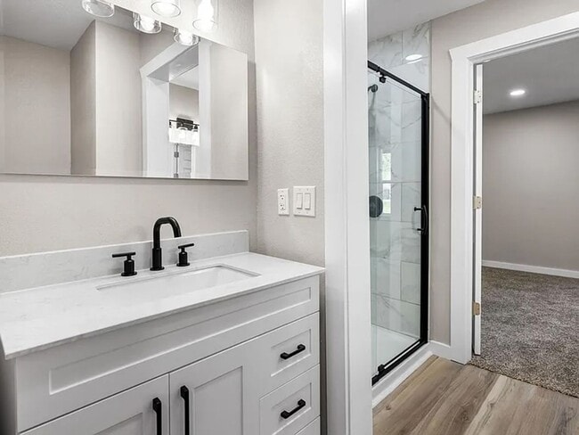 Building Photo - Perfect Family Home in Bolivar