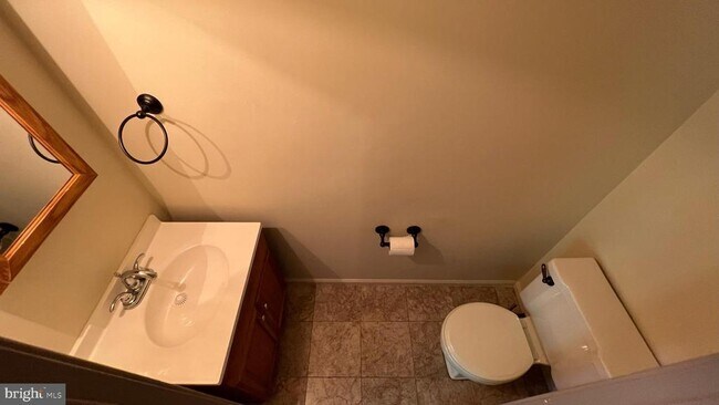 Building Photo - 744 Summit Chase Dr