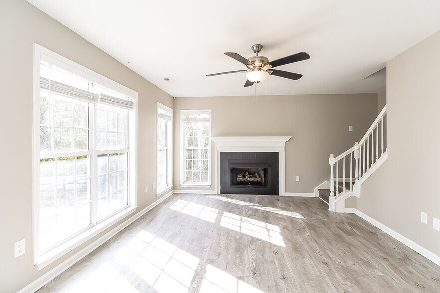 Building Photo - 112 Old Willow Rd