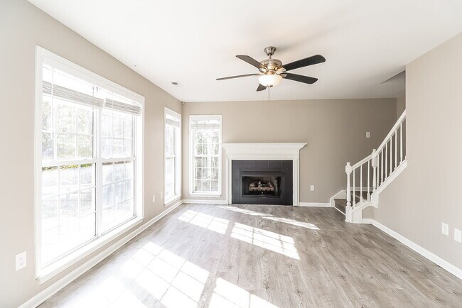 Building Photo - 112 Old Willow Rd