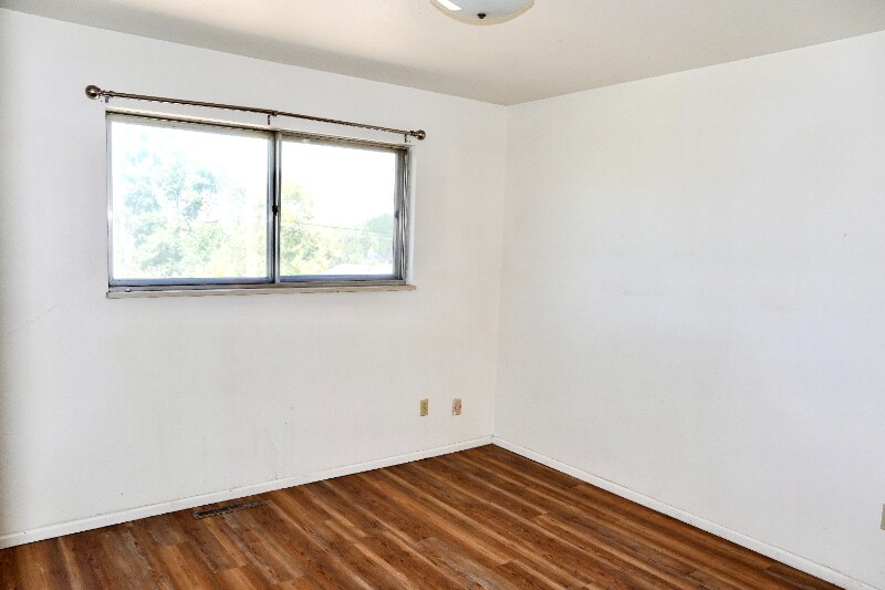 Building Photo - 47 Newport Cir