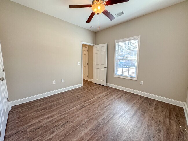 Building Photo - 110 Way Bill Cir