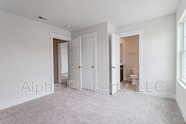 Building Photo - 44 Centimeters Dr
