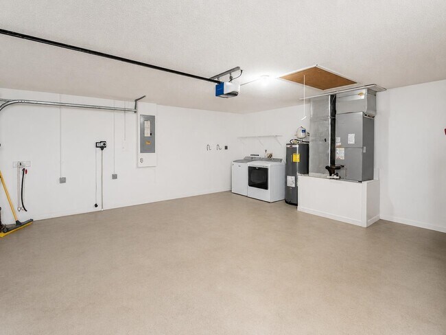 Building Photo - 405 Island View Cir
