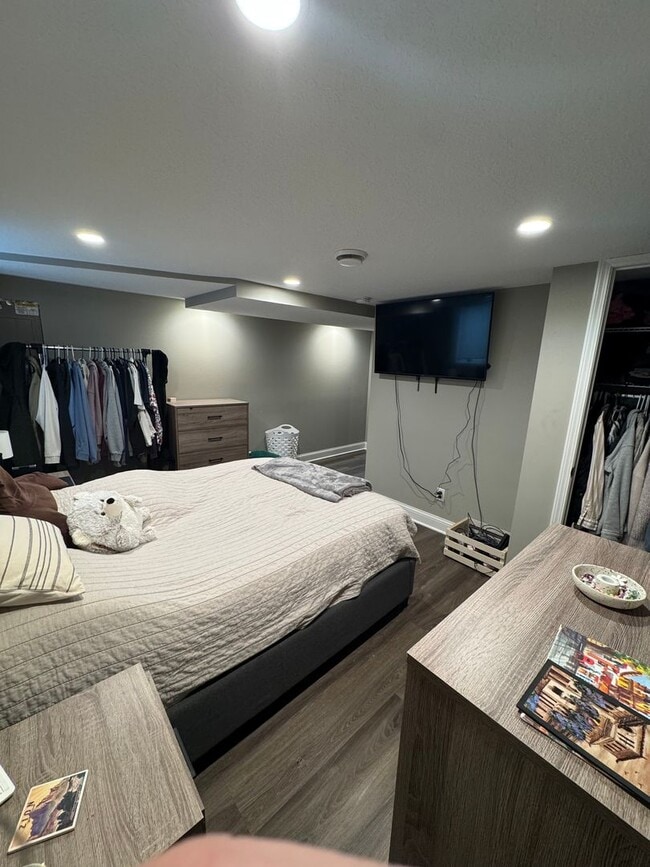 Building Photo - 5704-5706 Chicago Avenue