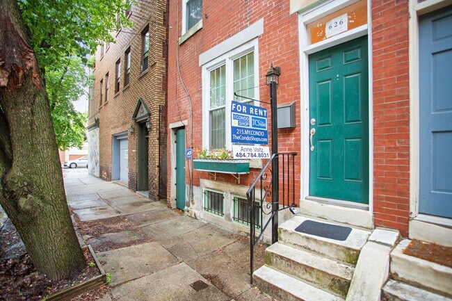 Building Photo - Beautiful 2 Bedroom, 2 Bathroom Historical Row Home