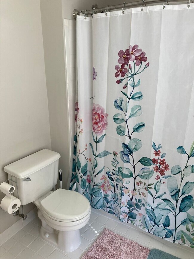 Building Photo - Heart's Desire End Unit Townhome 2700+ SqFt - Lowes Island