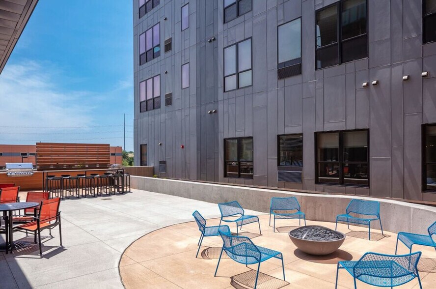 Building Photo - 1400 Walnut St