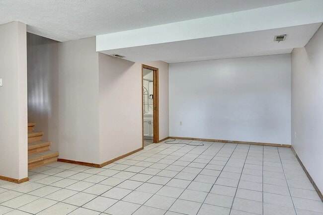 Building Photo - Beautiful Home for Rent in Omaha