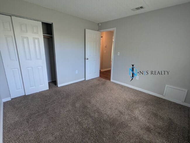 Building Photo - Great Location!  Charming, TRUE 3/2/1, 1283sq ft home with RENOVATED bathrooms & kitchen, fenced ...