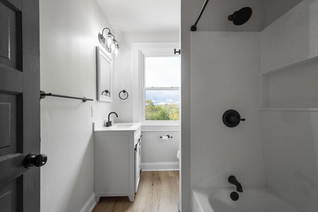 Building Photo - Charming 2 bedroom home in Beechview available May 1!