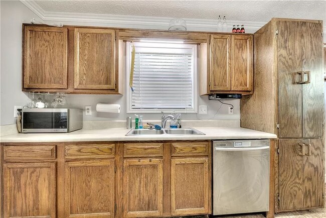 Building Photo - 5560 Deerfield Pl