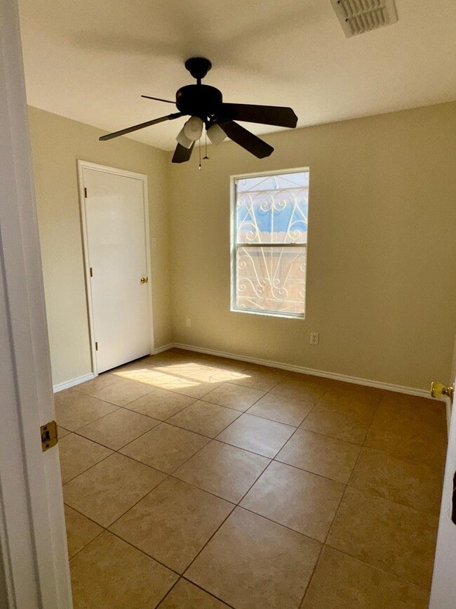 Building Photo - 3807 Katiana Dr