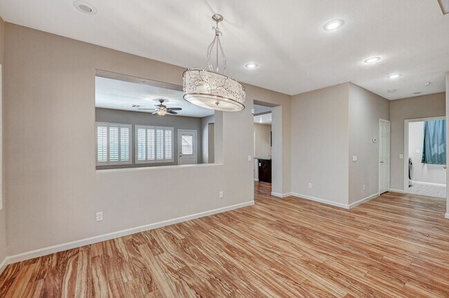 Building Photo - 10588 Isola Bella St