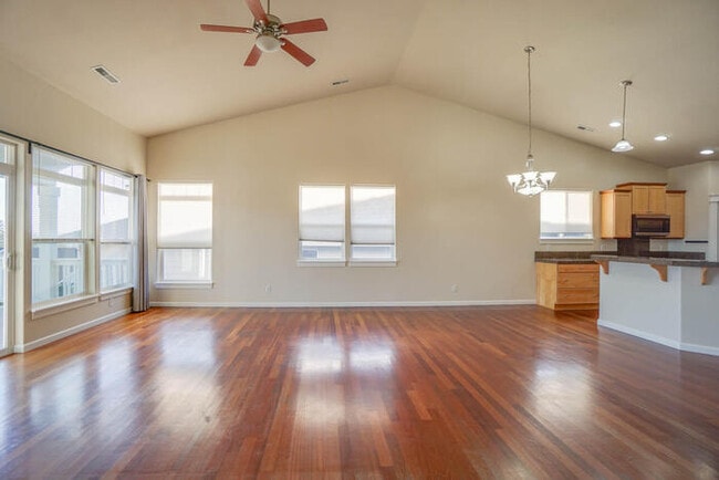 Building Photo - BEAUTIFUL VIEWS of MT. HOOD