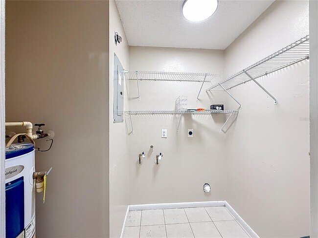 Building Photo - 4050 SE 20th Ct