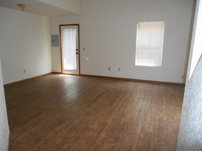 Building Photo - 3320-3322 Ridgecrest Cir
